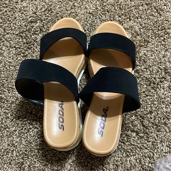 Wedge sandals - Picture 2 of 3